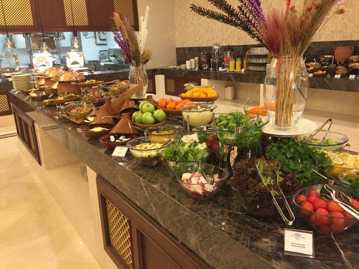 Ottoman'S Life Hotel Deluxe Stambuł Zewnętrze zdjęcie A buffet at a hotel