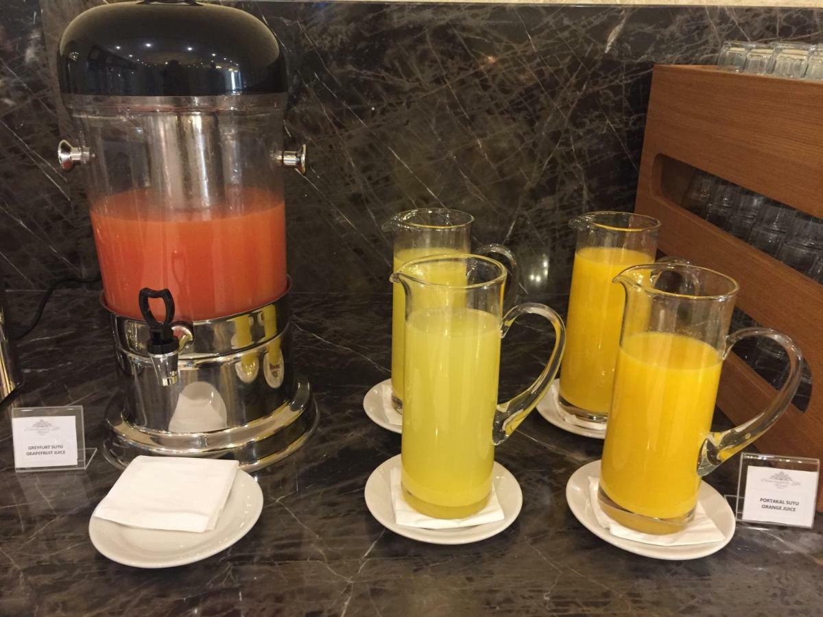 Ottoman'S Life Hotel Deluxe Stambuł Zewnętrze zdjęcie Juices at a buffet